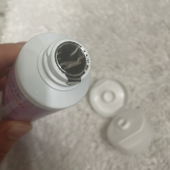 New sealed! First aid beauty bump eraser body scrub w 10% AHA sensitive skin saf - Picture 3 of 3